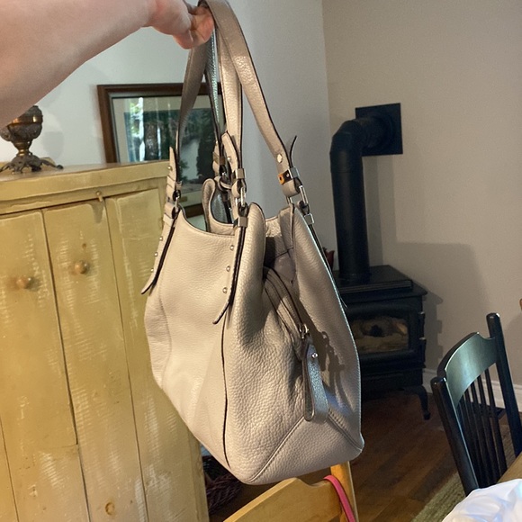 Micheal Kors Saddle Bag. MED-LARG. - Picture 6 of 8